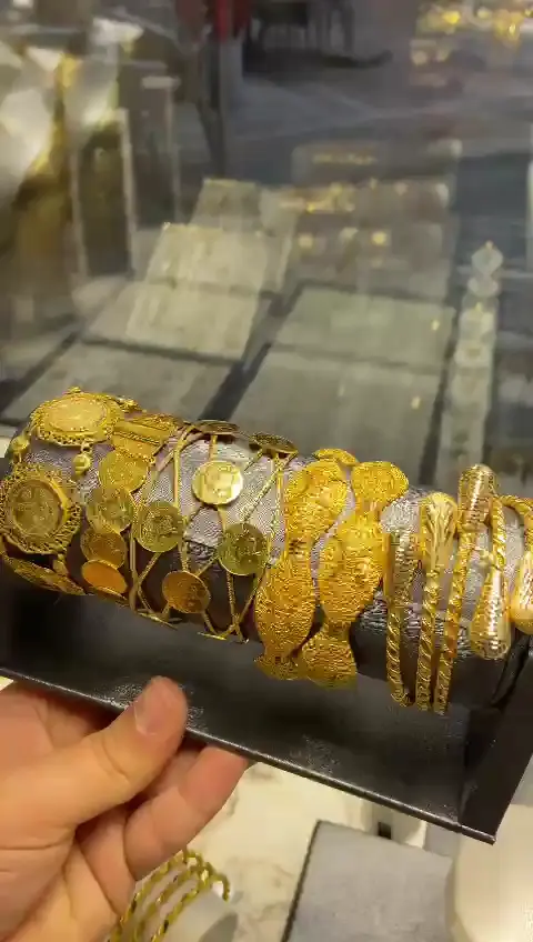 Armbänder & Armreifen bei Adibelli Gold in Karlsruhe